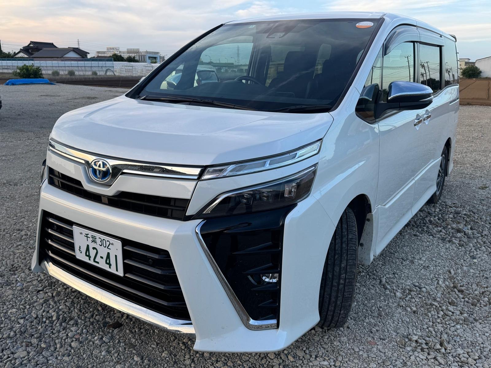 TOYOTA VOXY HYBRID 2021 – ZS KIRAMIKI3