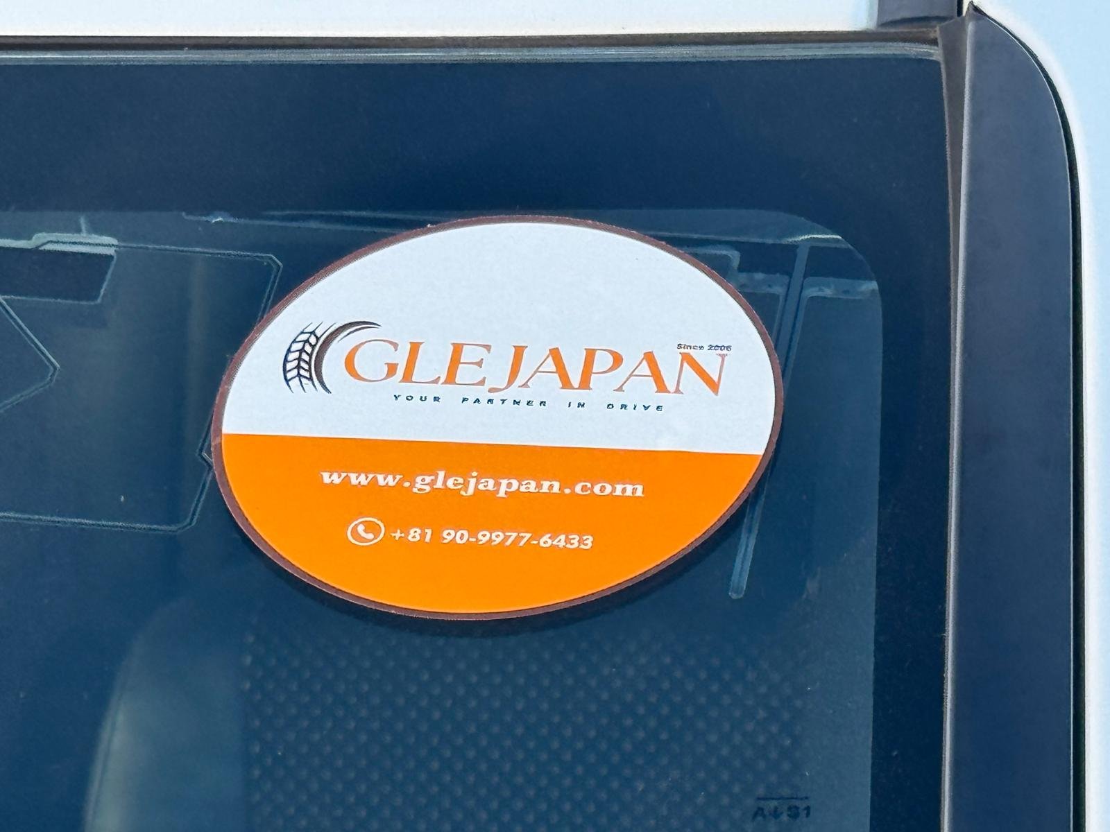 TOYOTA VOXY HYBRID 2021 – ZS KIRAMIKI3