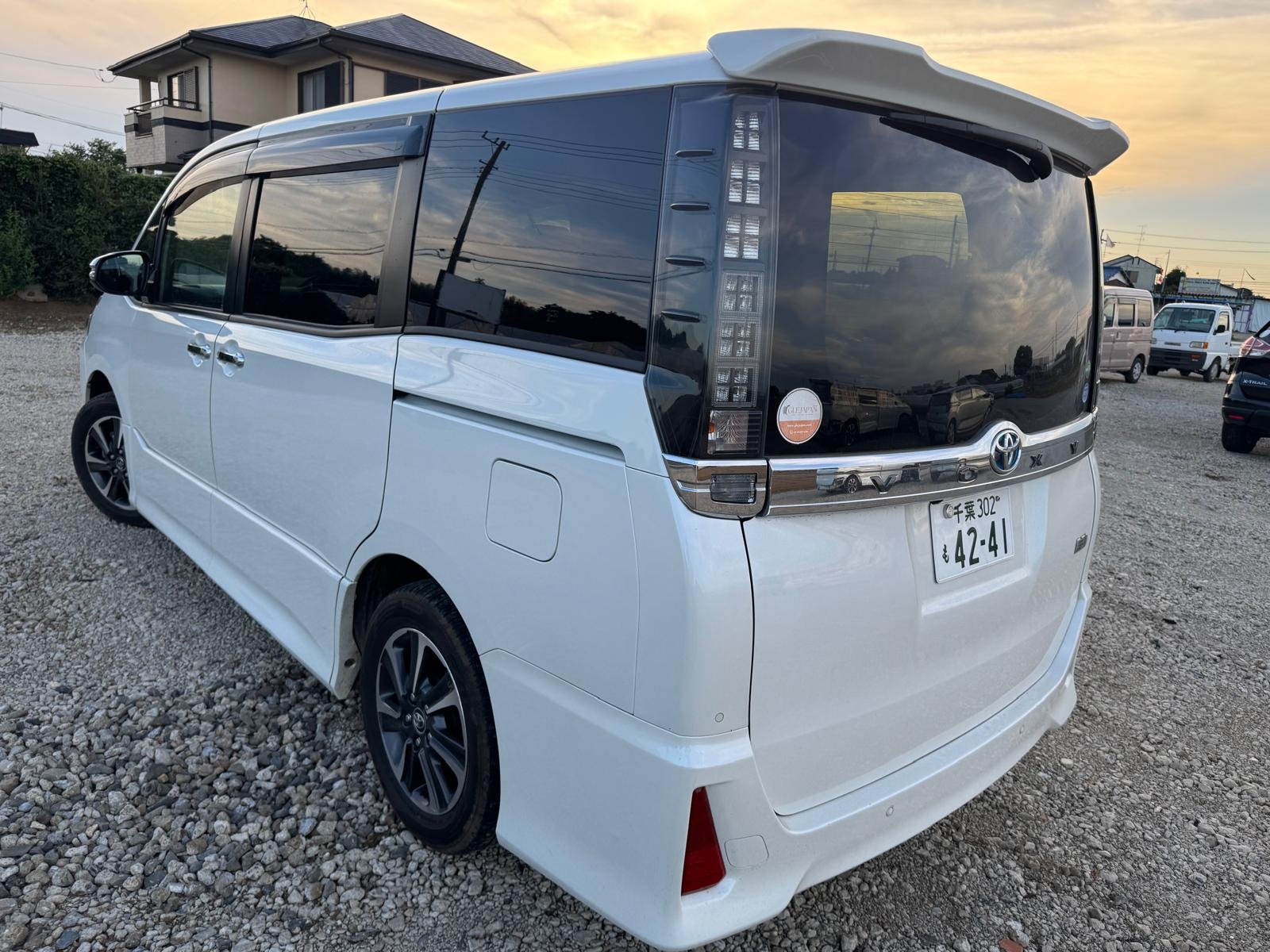 TOYOTA VOXY HYBRID 2021 – ZS KIRAMIKI3