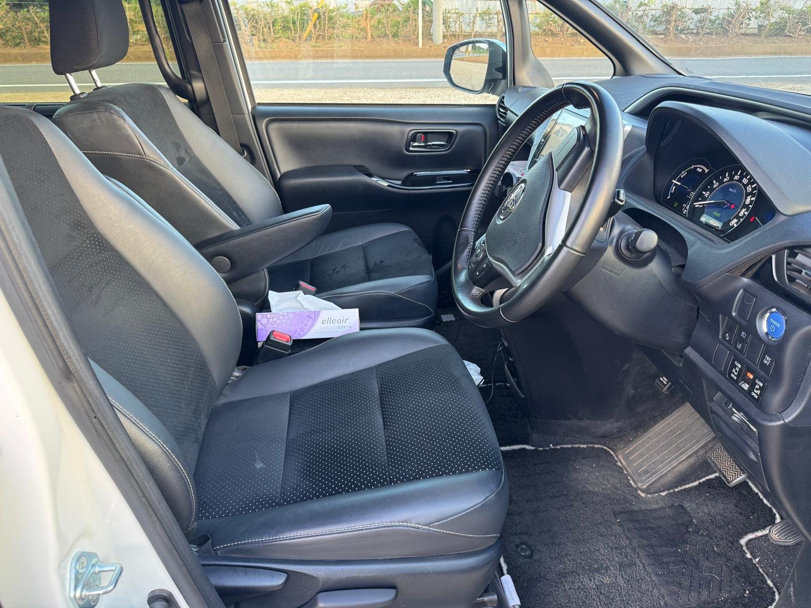 TOYOTA VOXY HYBRID 2021 – ZS KIRAMIKI3