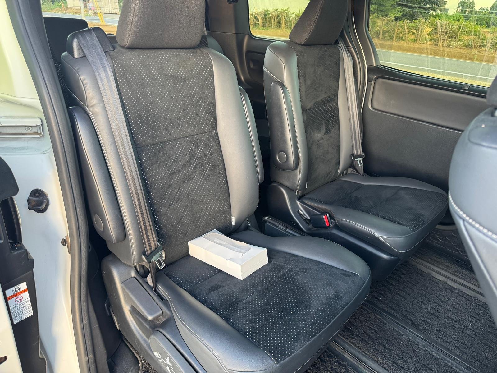 TOYOTA VOXY HYBRID 2021 – ZS KIRAMIKI3